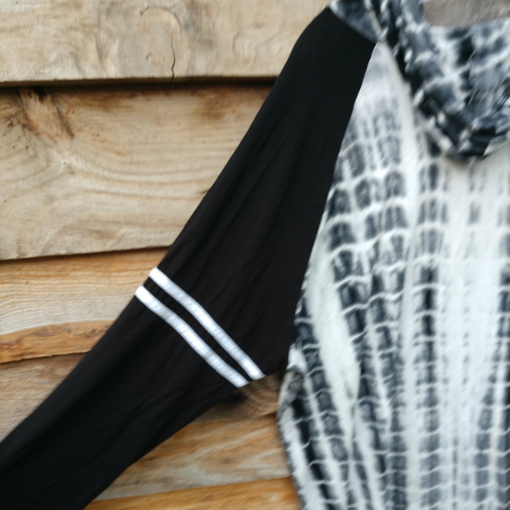 SOLD!! Rue + 21 Tye Dyed Long Sleeve Top Plus Size 2X Black/White - Picture 2 of 8